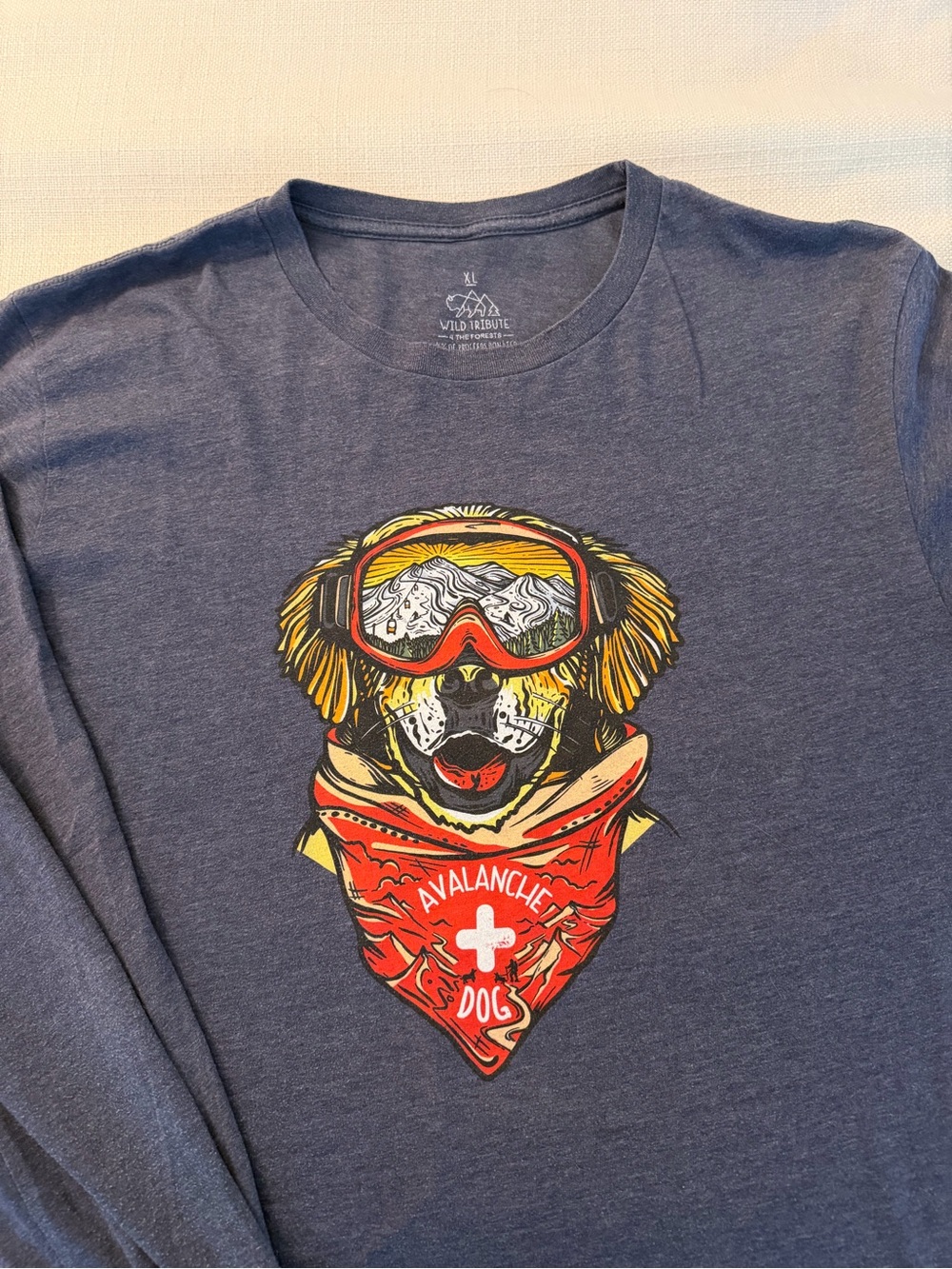 XL Beaver Creek Avalanche Dog Graphic Tee - Navy with Red Accents